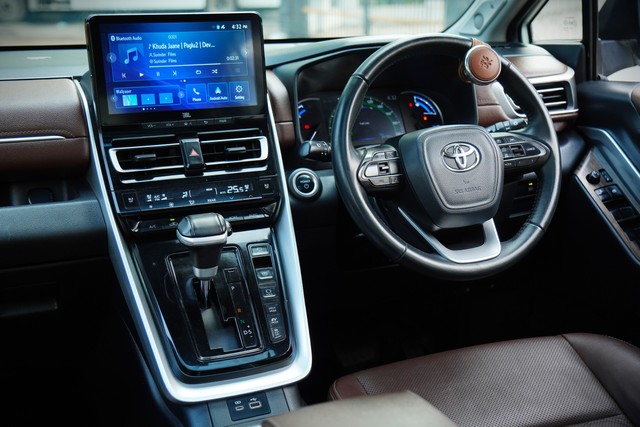 Toyota Innova Hycross ZX Hybrid Second-hand 2023 Toyota Innova Hycross ZX Hybrid for sale in Kolkata-10