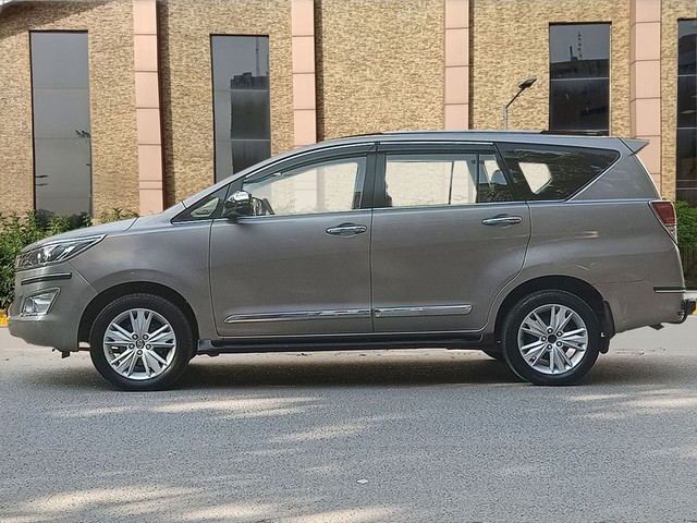 Second-hand 2018 Toyota Innova Crysta 2.8 ZX AT BSIV for sale in New Delhi-4