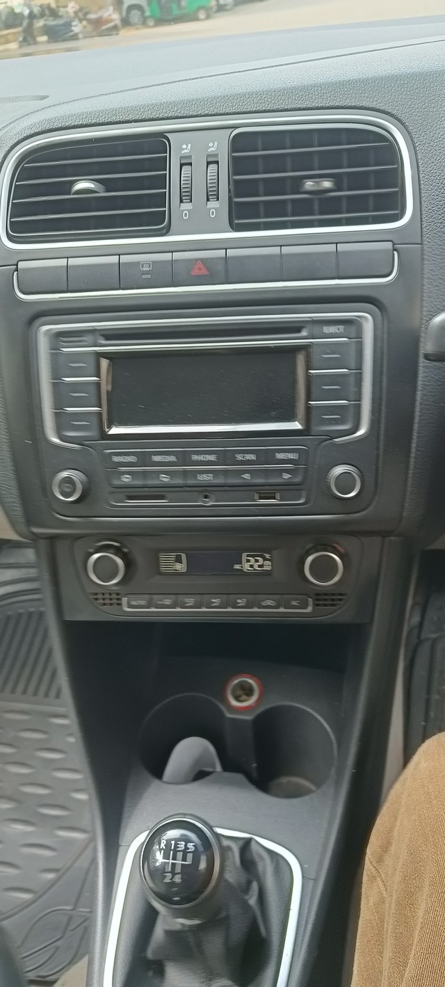 Second-hand 2014 Volkswagen Polo 1.2 MPI Highline for sale in Bangalore-5