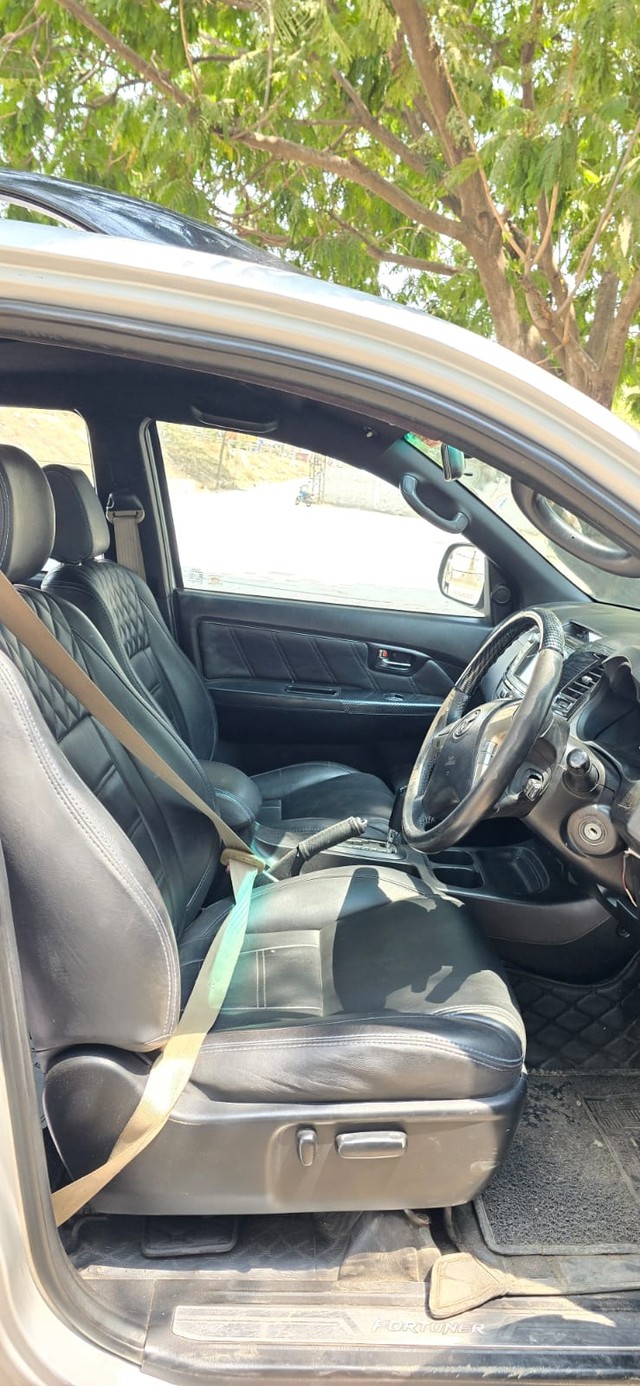 Second-hand 2012 Toyota Fortuner 4x4 AT for sale in Pune-6