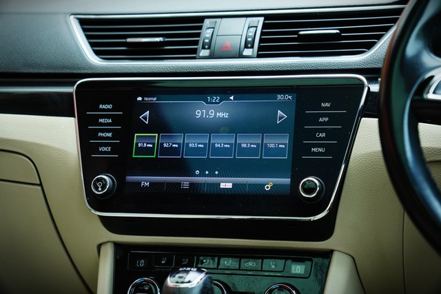 Second-hand 2019 Skoda Superb LK 1.8 TSI AT for sale in Kolkata-12