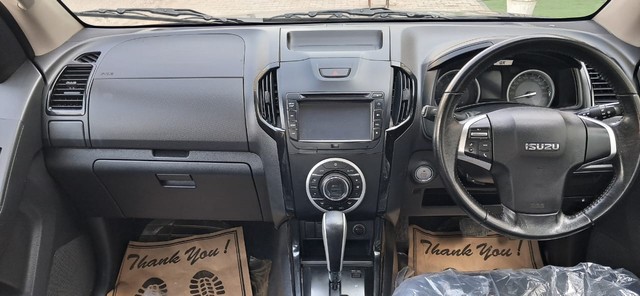 Second-hand 2021 Isuzu V-Cross 4x2 Z AT BSVI for sale in New Delhi-14