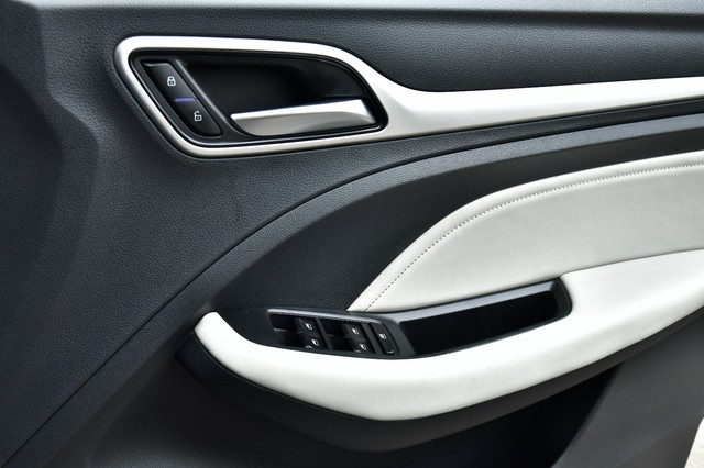 Second-hand 2023 MG Astor Sharp CVT BSVI for sale in Kolkata-17