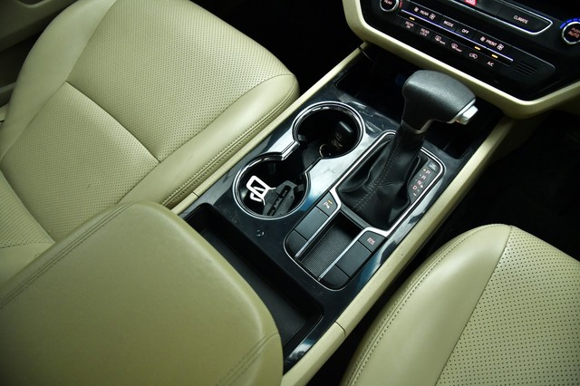 Kia Carnival Prestige 6 STR Second-hand 2020 Kia Carnival Prestige 6 STR for sale in Kolkata-13