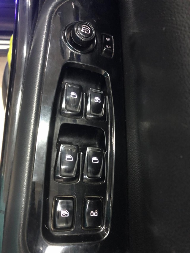 Second-hand 2022 Mahindra XUV700 AX7 Diesel AT BSVI for sale in New Delhi-4