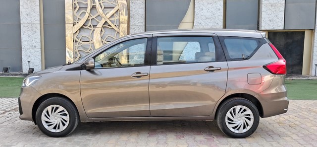 Second-hand 2023 Maruti Ertiga VXi (O) CNG for sale in New Delhi-5