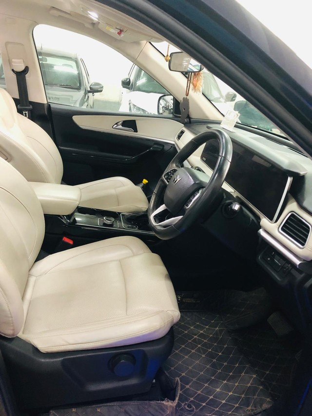 Second-hand 2022 Mahindra XUV700 AX7 Diesel AT BSVI for sale in New Delhi-9