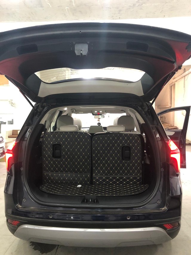 Second-hand 2022 Mahindra XUV700 AX7 Diesel AT BSVI for sale in New Delhi-12