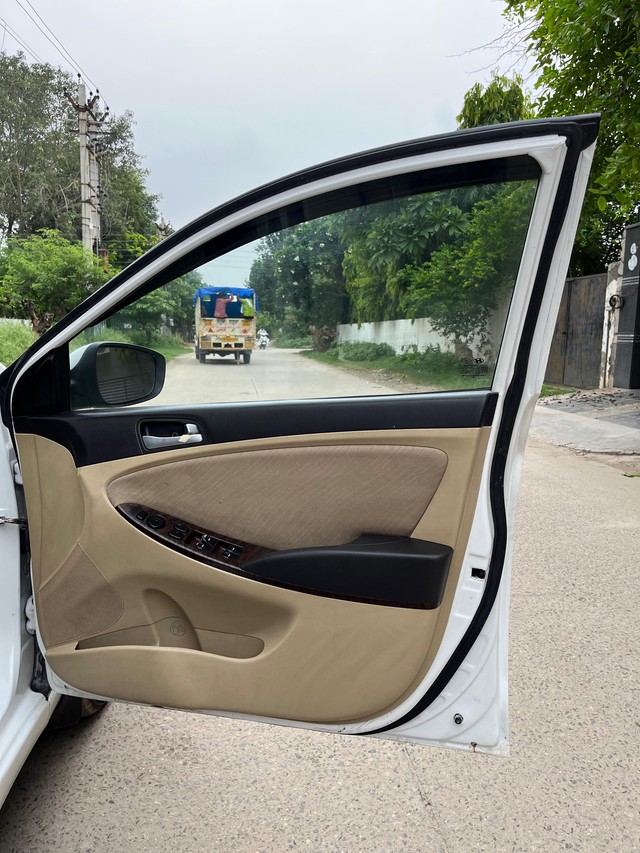 Second-hand 2015 Hyundai Verna 1.6 CRDI for sale in Faridabad-13