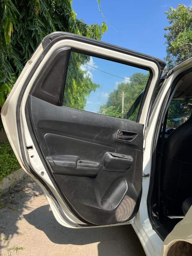 Second-hand 2021 Maruti Swift LXI BSVI for sale in Faridabad-15