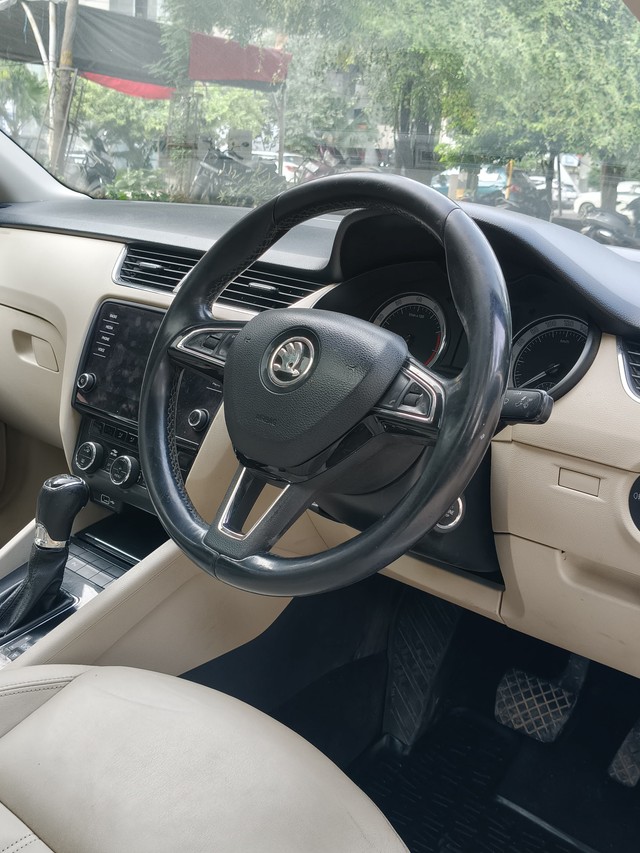 Second-hand 2018 Skoda Octavia 1.8 TSI AT L K for sale in New Delhi-7