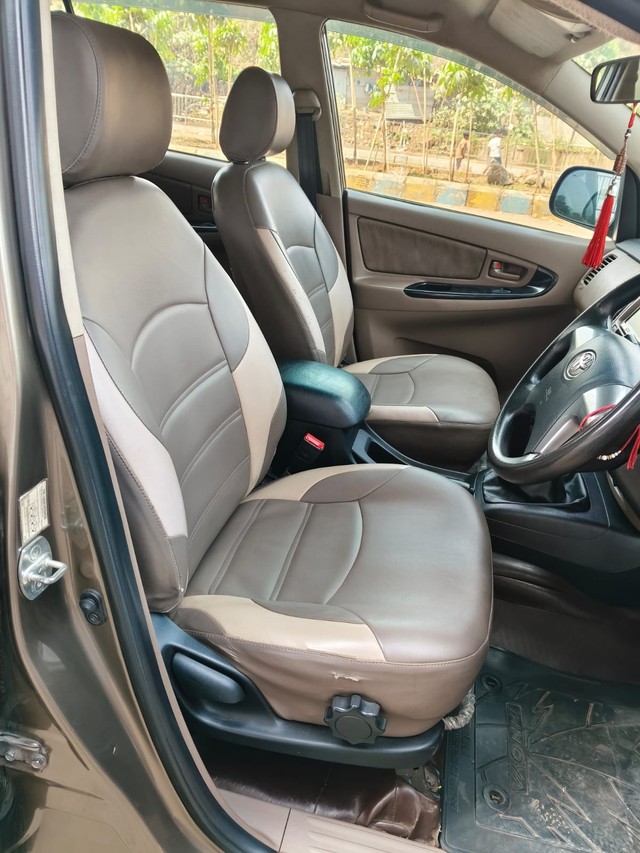 Second-hand 2015 Toyota Innova 2.5 G (Diesel) 7 Seater BS IV for sale in Thane-4