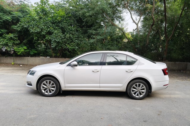 Second-hand 2018 Skoda Octavia 1.8 TSI AT L K for sale in New Delhi-2