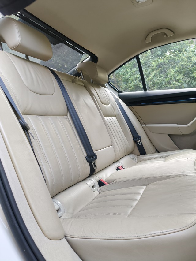 Second-hand 2018 Skoda Octavia 1.8 TSI AT L K for sale in New Delhi-9