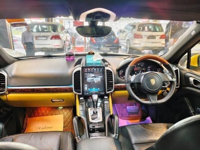 Second-hand 2014 Porsche Cayenne Diesel for sale in Mumbai-6