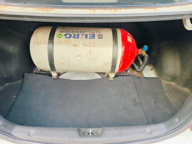 Second-hand 2012 Hyundai Verna 1.6 SX VTVT for sale in Pune-4