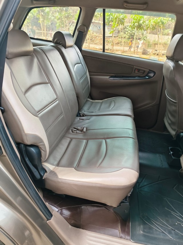 Second-hand 2015 Toyota Innova 2.5 G (Diesel) 7 Seater BS IV for sale in Thane-5
