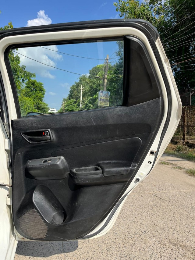 Second-hand 2021 Maruti Swift LXI BSVI for sale in Faridabad-16