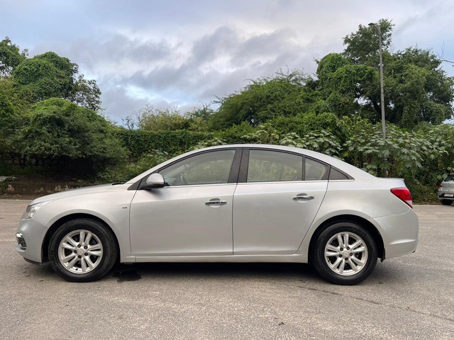 Second-hand 2016 Chevrolet Cruze LTZ AT for sale in New Delhi-4