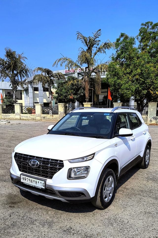 Hyundai Venue एस रेनफोर्स्ड बीएस6 Second-hand 2022 Hyundai Venue एस रेनफोर्स्ड बीएस6 for sale in Faridabad