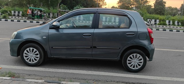 Second-hand 2018 Toyota Etios Liva 1.2 G for sale in New Delhi-3