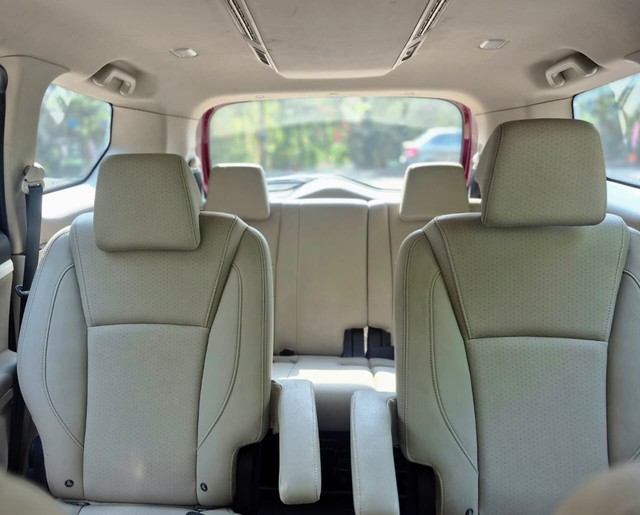 Second-hand 2018 Mahindra Marazzo M8 for sale in Mumbai-9