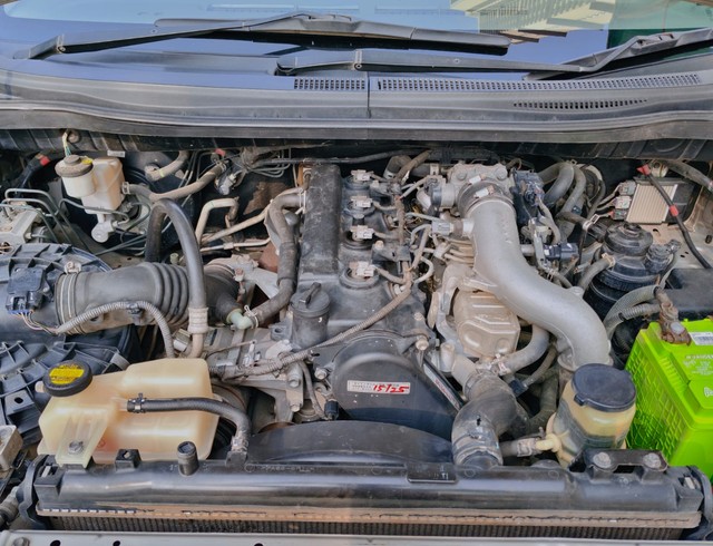 Second-hand 2014 Toyota Innova 2.5 G (Diesel) 8 Seater BS IV for sale in Mumbai-4