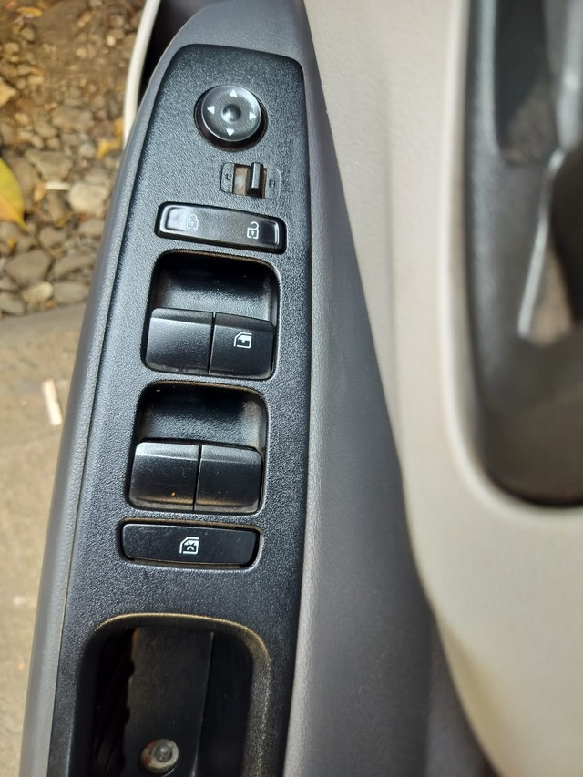 Second-hand 2021 Hyundai Aura S CNG for sale in Thane-9