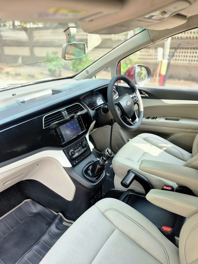 Second-hand 2018 Mahindra Marazzo M8 for sale in Mumbai-7