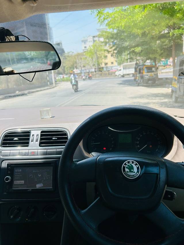 https://images10.gaadi.com/usedcar_image/UKQ1.240624.001/original/21650ea6-cd41-4196-b8ae-11c1c638fd20.jpg?imwidth=6400
