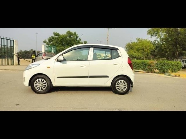 Second-hand 2015 Hyundai i10 Sportz 1.1L for sale in Noida-3