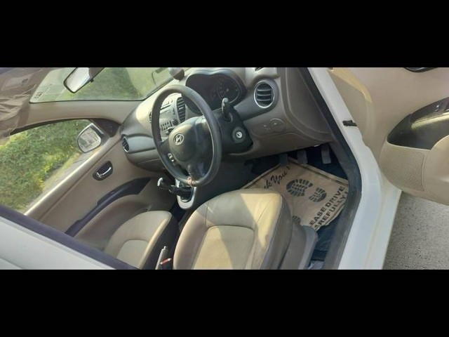Second-hand 2015 Hyundai i10 Sportz 1.1L for sale in Noida-6