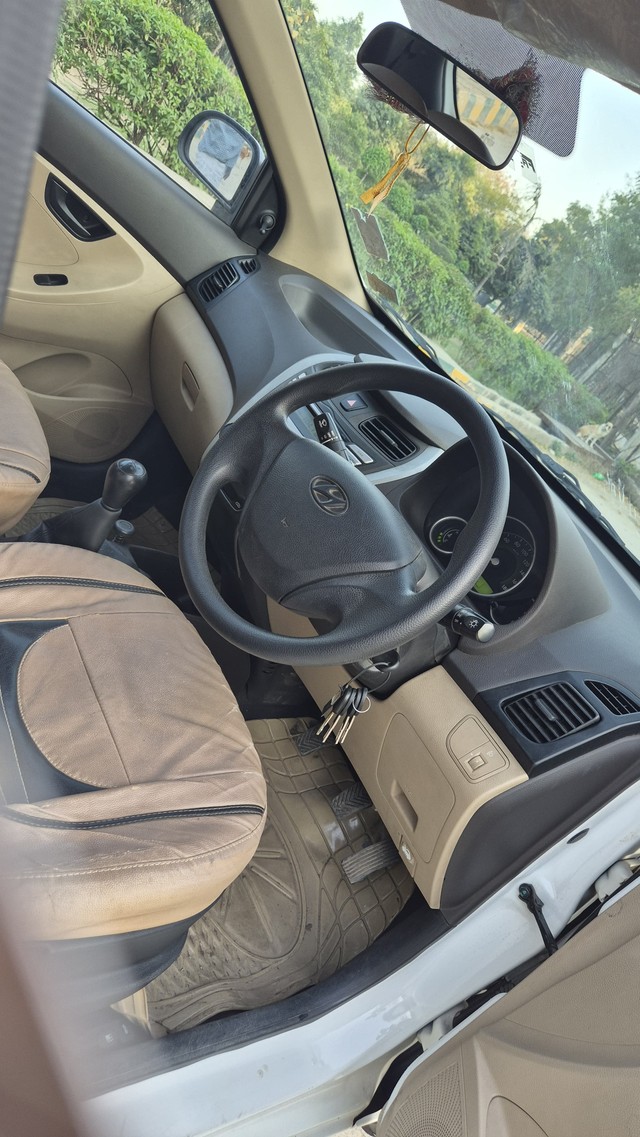 Second-hand 2016 Hyundai EON Magna Plus for sale in Noida-8