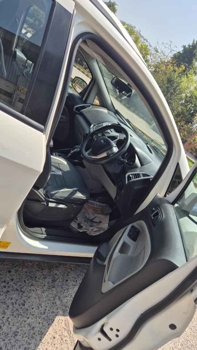 Second-hand 2016 Ford Ecosport 1.5 Petrol Titanium Plus BSIV for sale in Noida-8