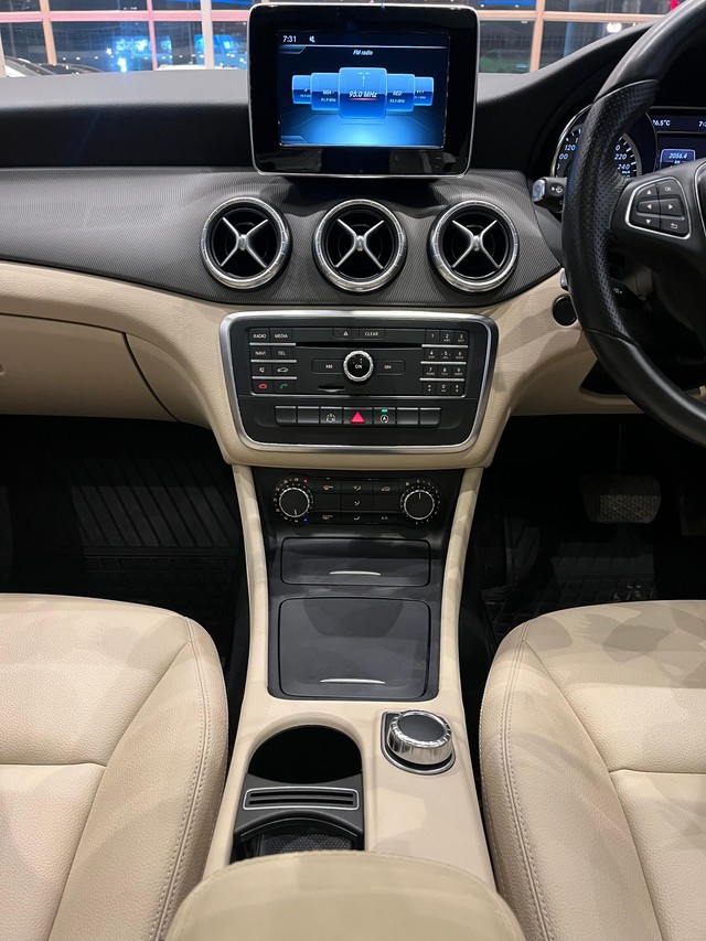 Second-hand 2015 Mercedes-Benz CLA 200 CGI Sport for sale in Bangalore-8