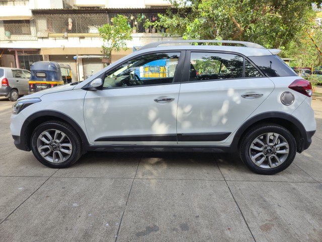 Second-hand 2016 Hyundai i20 Active 1.4 SX for sale in Thane-3