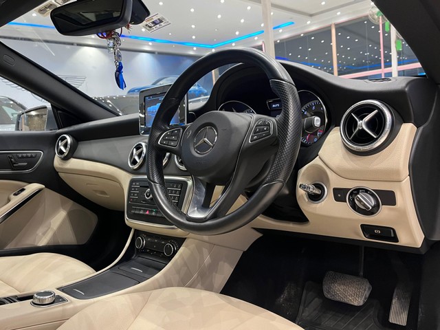 Second-hand 2015 Mercedes-Benz CLA 200 CGI Sport for sale in Bangalore-3