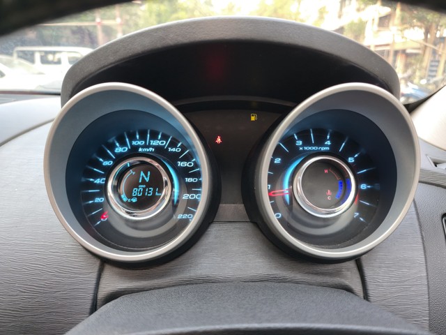 Second-hand 2016 Mahindra XUV500 W10 2WD for sale in Thane-13