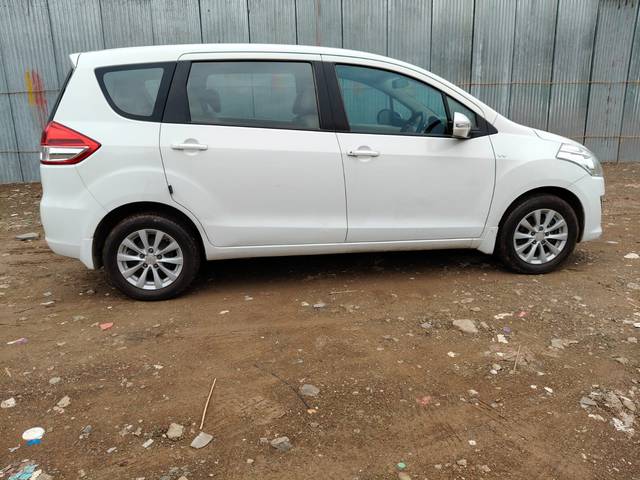 https://images10.gaadi.com/usedcar_image/UP1A.230620.001/original/68a1e4e5-a6f0-444c-b880-b967cd90608c.jpg?imwidth=6401