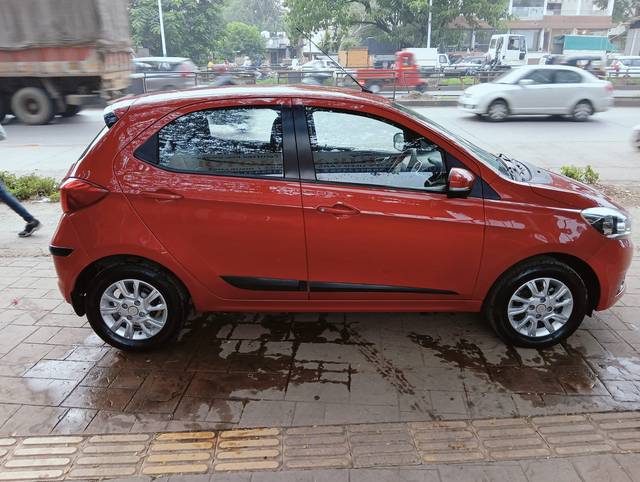 https://images10.gaadi.com/usedcar_image/UP1A.230620.001/original/95b5ae59-dfba-414b-befb-140514b0442a.jpg?imwidth=6401