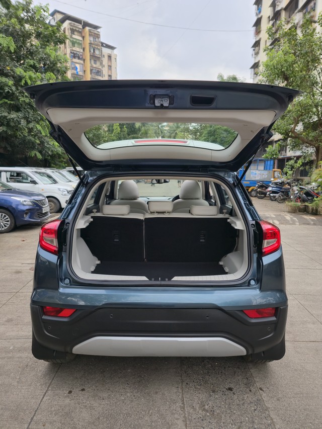 Second-hand 2021 Mahindra XUV300 W8 Diesel BSVI for sale in Thane-5