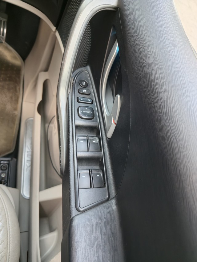 Second-hand 2016 Mahindra XUV500 W10 2WD for sale in Thane-15