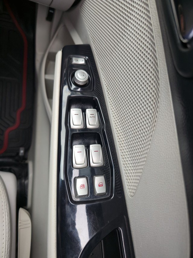 Second-hand 2021 Mahindra XUV300 W8 Diesel BSVI for sale in Thane-13