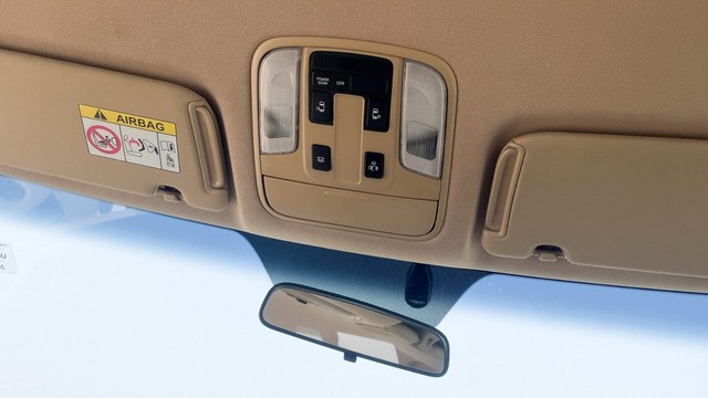 Second-hand 2021 Kia Carnival Premium for sale in New Delhi-21