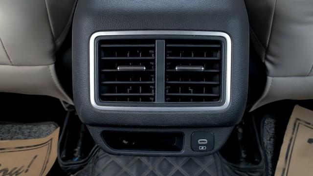 Second-hand 2023 Mahindra XUV700 AX7 7Str AT for sale in New Delhi-20