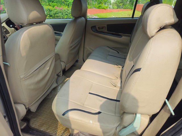 Second-hand 2006 Toyota Innova 2.5 G (Diesel) 7 Seater BS III for sale in Pune-9