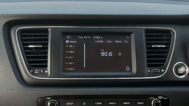 Second-hand 2021 Kia Carnival Premium for sale in New Delhi-17