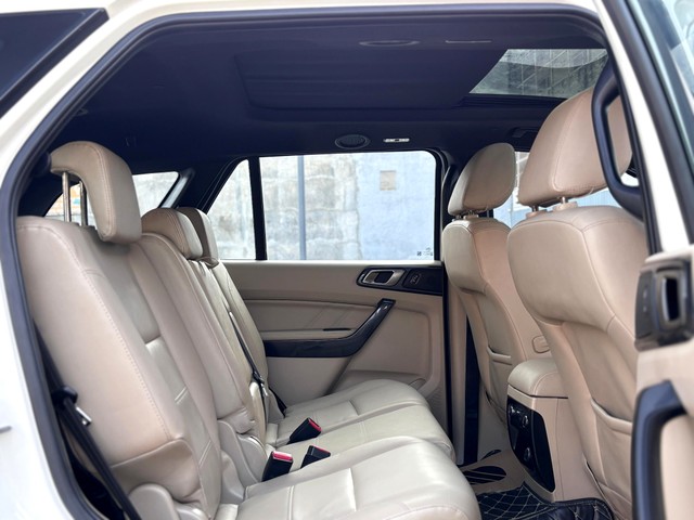 Second-hand 2021 Ford Endeavour Titanium Plus 4X2 AT for sale in New Delhi-8