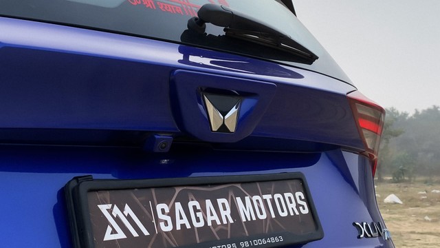 Second-hand 2023 Mahindra XUV700 AX7 7Str AT for sale in New Delhi-39