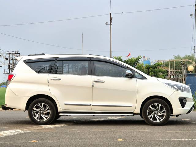 https://images10.gaadi.com/usedcar_image/UP1A.231005.007/original/098b6777-c753-4e20-8a61-9629c5ad11df.jpg?imwidth=6401